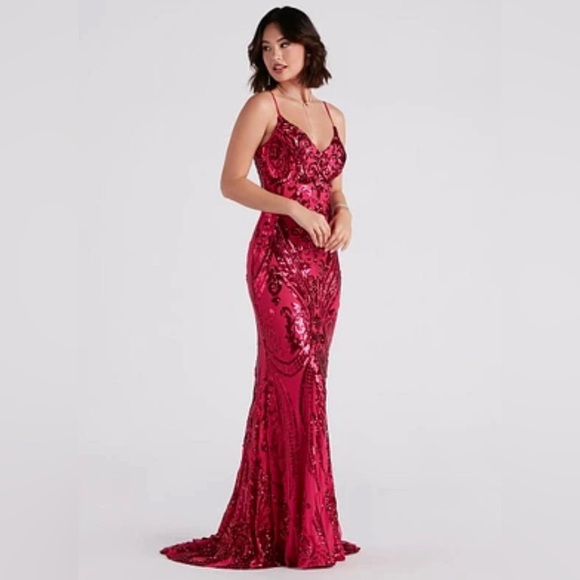 Windsor Dresses & Skirts - Windsor Pauline Fuschia Sequin Mermaid Maxi Prom Formal Gown